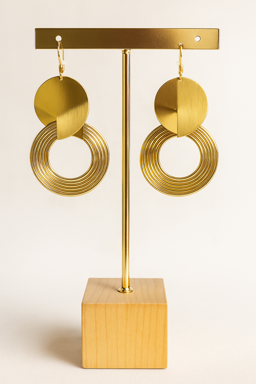 Boucles Yacine – Élégance dorée et esprit audacieux